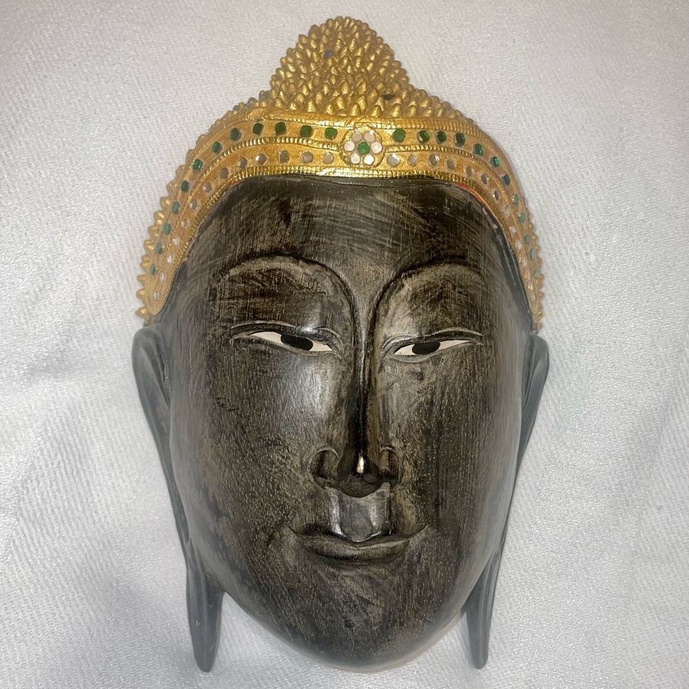 Wood carved Buddha mask wall decor - Picture 2 of 4
